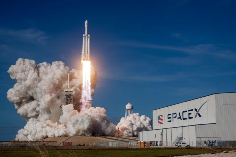 SpaceX prévoit une introduction en bourse sur le Nasdaq le 12 juin, accélérant son entrée sur le marché financier.