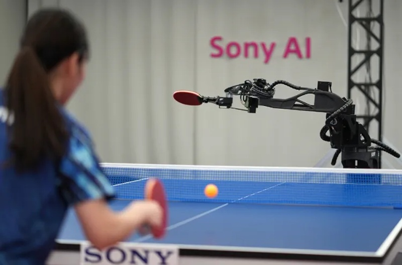 Sony a lancé un robot qui bat pour la première fois des joueurs professionnels au tennis de table.