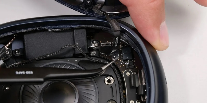 iFixit a démonté les AirPods Max 2 et a montré que leur configuration interne n’a pas changé