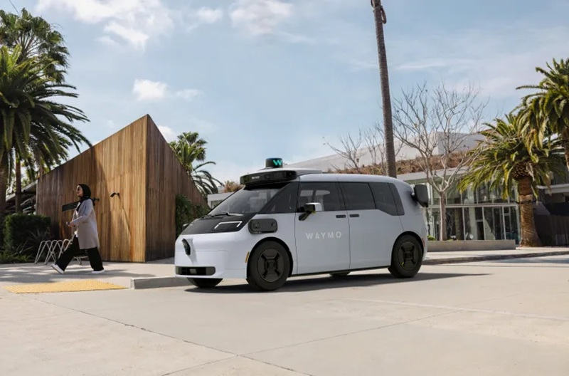 Waymo a mis en service la sixième génération de robotaxi : d’abord pour les employés, puis désormais pour le grand public sur des dizaines de milliers de voitures.