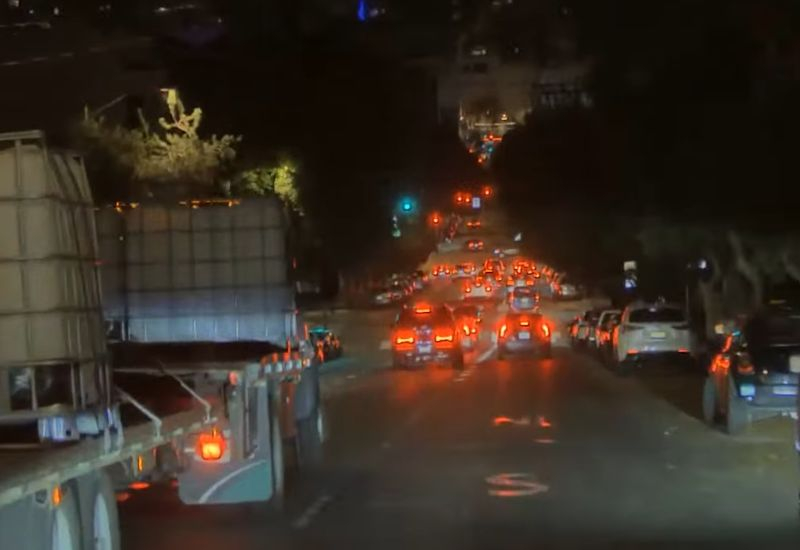 Les téléphones Tesla ont parcouru 16 milliards de kilomètres en mode autonome, comme le prédisait Elon Musk, afin qu'ils puissent fonctionner sans contrôle du conducteur.