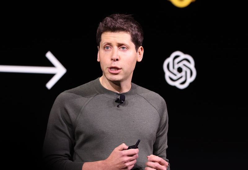 Sam Altman a promis de corriger le contrat « glissant » avec le ministère de la Défense afin d’assurer la protection des citoyens contre la surveillance.