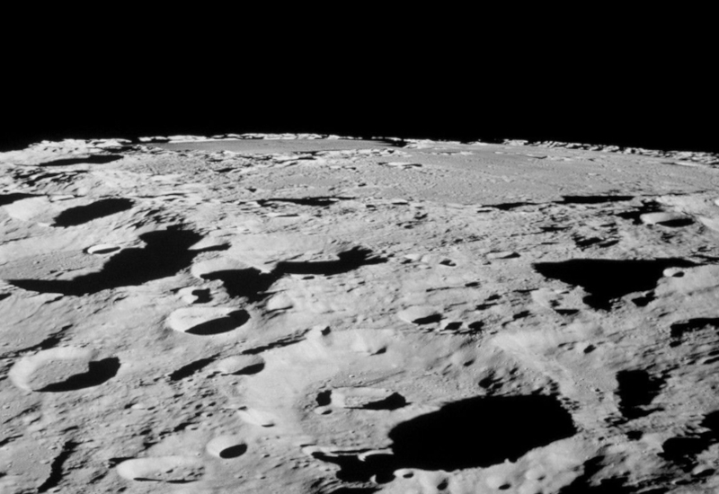 Moins 223 °C et l’obscurité éternelle : les scientifiques proposent d’installer un GPS laser sur la Lune directement dans les cratères