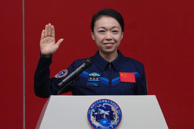 La première femme hongkongaise pilote de taxi s'envolera vers la station spatiale chinoise.