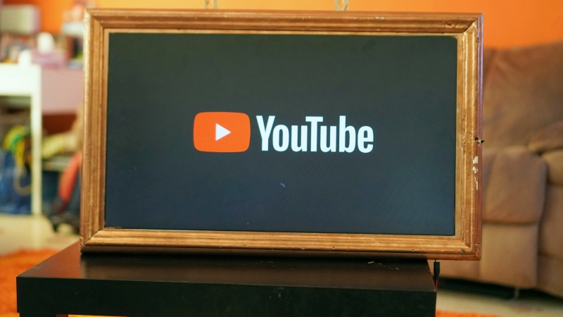 YouTube a intensifié le conflit avec les bloqueurs de publicité en commençant à supprimer les commentaires et descriptions des vidéos des utilisateurs.