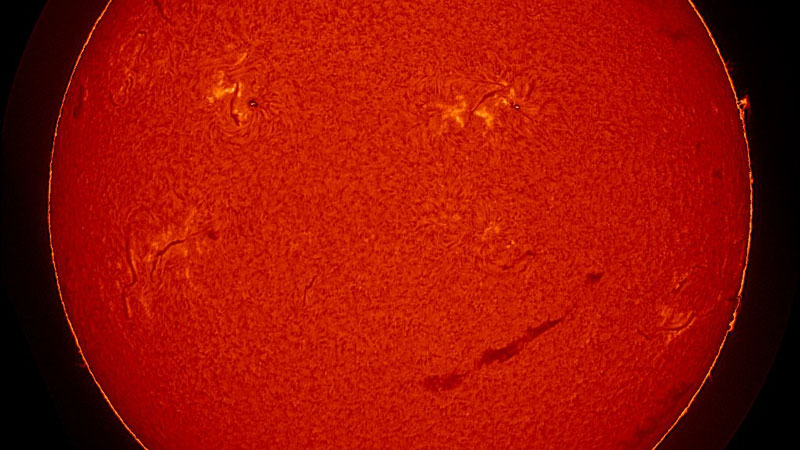 Le soleil est devenu un grand smiley qui nous sourit depuis le haut.