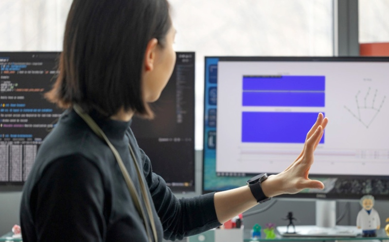 Les chercheurs ont utilisé l’IA pour transformer des montres intelligentes ordinaires en un dispositif de mesure précise des mouvements du bras.