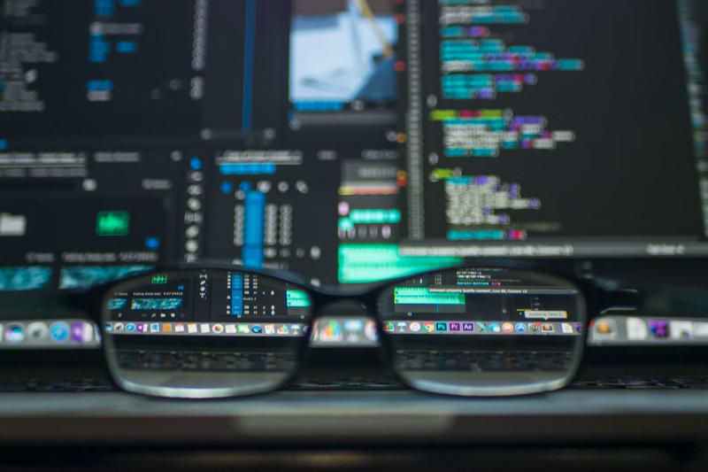 Le marché des cryptomonnaies est en panique à cause des hackers IA ; les secteurs DeFi se sont révélés vulnérables, avec un volume total de 130 milliards de dollars.