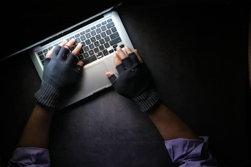 Outil Python pour l'analyse de données, fonctionnant à moitié du jour, est devenu malveillant : il a volé des clés et des jetons.