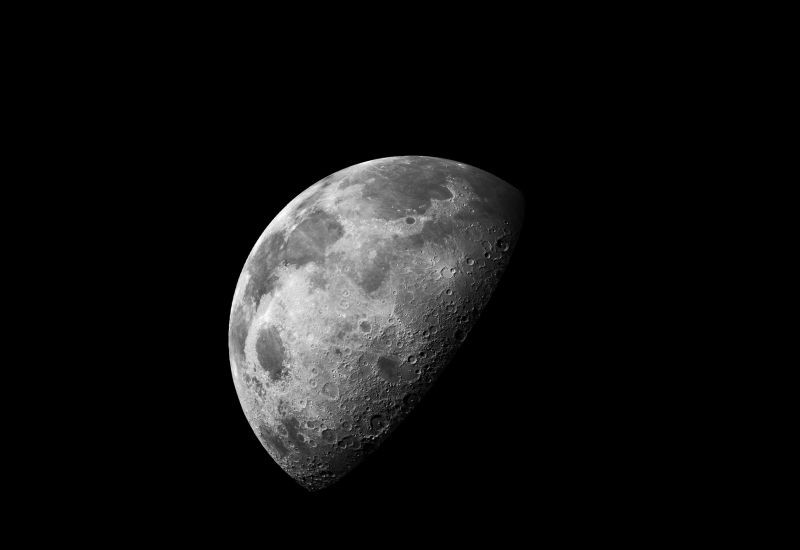 Elon Musk prévoit de construire un réseau satellite pour l'IA sur la Lune, en utilisant une gigantesque catapulte pour le lancement.