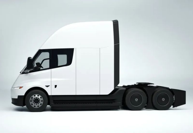 Les camions Tesla Semi sont équipés de batteries à capacité réduite, mais leur autonomie reste inchangée