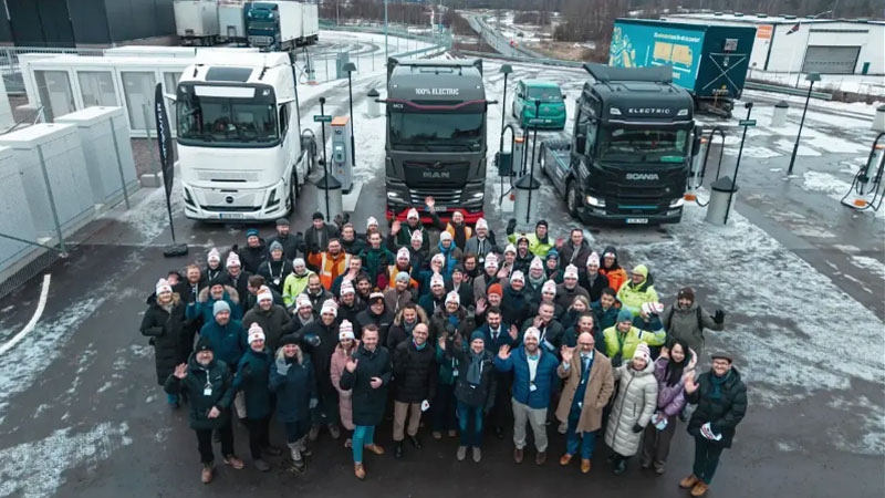 La Suède a présenté une chargeur de 1,2 MW pour véhicules électriques — et le froid n’a pas empêché.