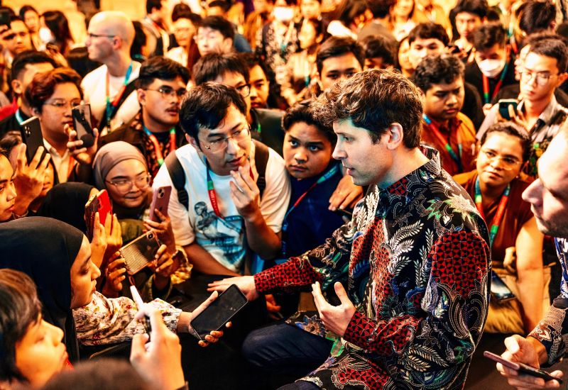 Aux États-Unis, un homme a été arrêté pour avoir prétendument planifié d’incendier la maison de Sam Altman d’OpenAI.