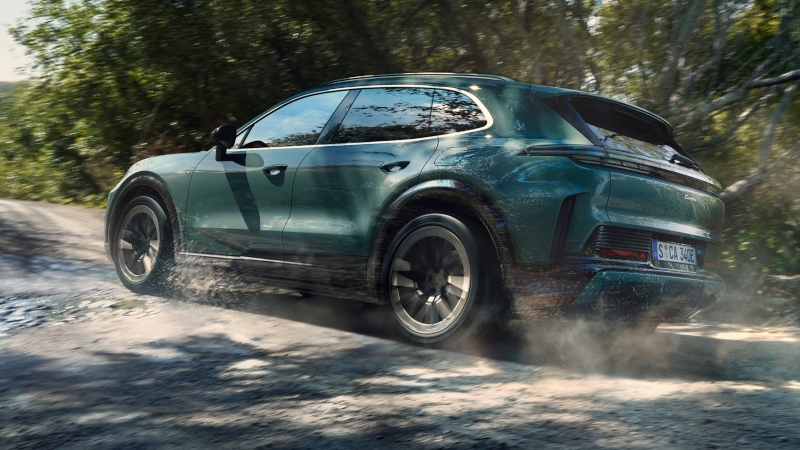 Porsche a présenté le Cayenne électrique, développant jusqu’à 1 139 chevaux et atteignant 100 km/h en 2,4 secondes.