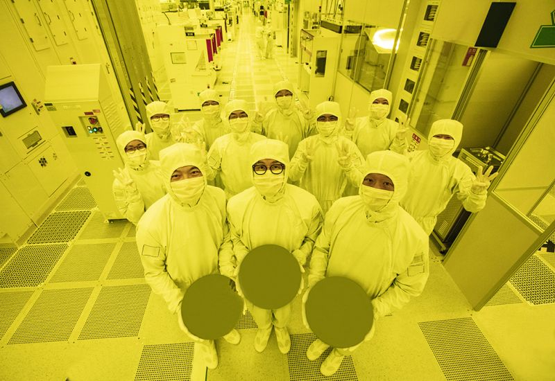 Le marché mondial des semi-conducteurs atteindra un volume de 1 trillion de dollars dès cette année, ce qui se produit quatre ans avant la date prévue, grâce au développement de l’intelligence artificielle