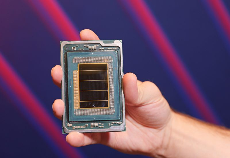 Le prix des actions d'Intel a augmenté de près de 25 %, stimulant le marché, et la valeur de Nvidia est désormais atteinte à 5 trillions de dollars.