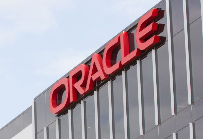 Oracle licenciera des milliers d'employés supplémentaires pour financer ses centres de données dédiés à l'intelligence artificielle.