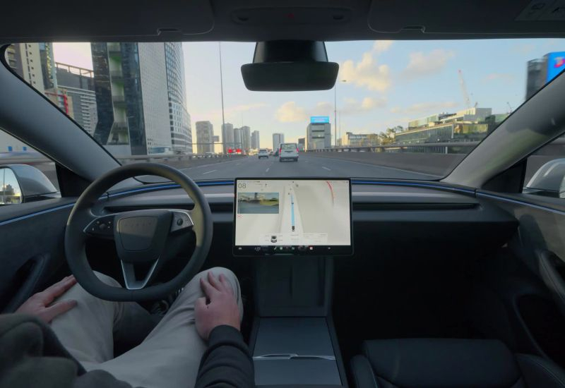 Tesla a lancé une campagne contre les méthodes « trompeuses » d’activation du pilote automatique dans les régions où son utilisation est interdite.