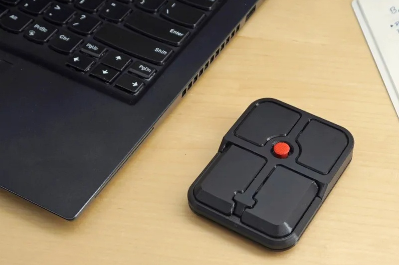 Ploopy a transformé le légendaire TrackPoint de ThinkPad en une souris portable, l'« isolant » du laptop.