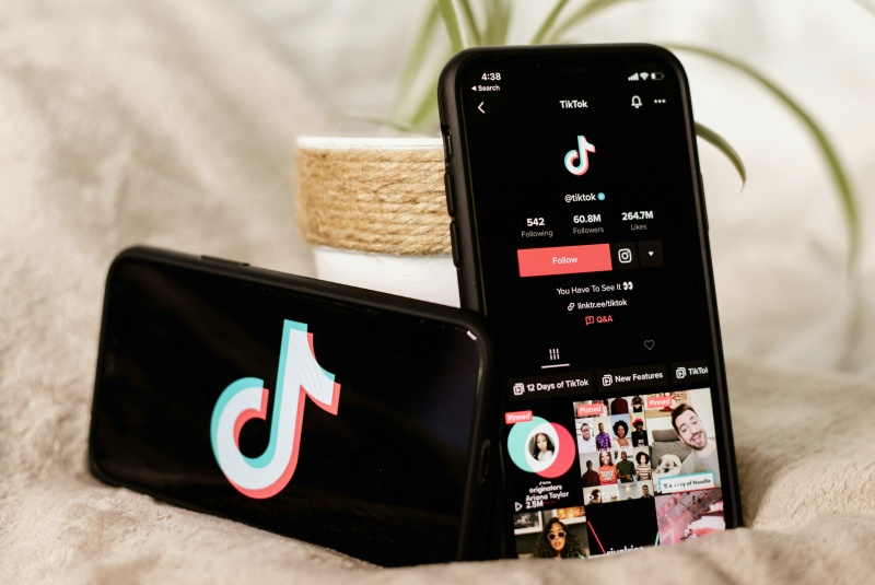 TikTok s'oppose à Booking : il est désormais possible de réserver des voyages et des hôtels simplement en parcourant des vidéos