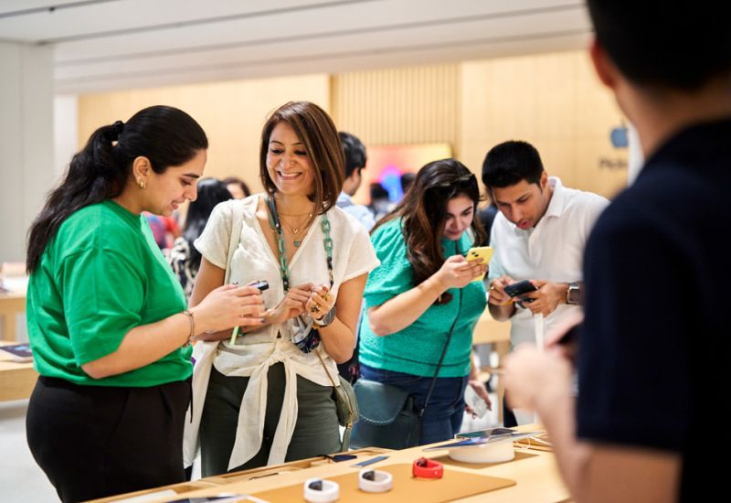 Apple a renforcé les livraisons d’iPhones sur un marché des smartphones en déclin, prenant la tête.
