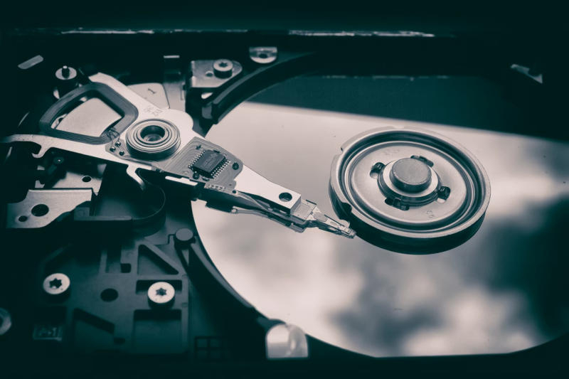Les difficultés d'archivage sur le réseau augmentent : la Wayback Machine et Wikimedia font face à une pénurie d'espace disque dur.