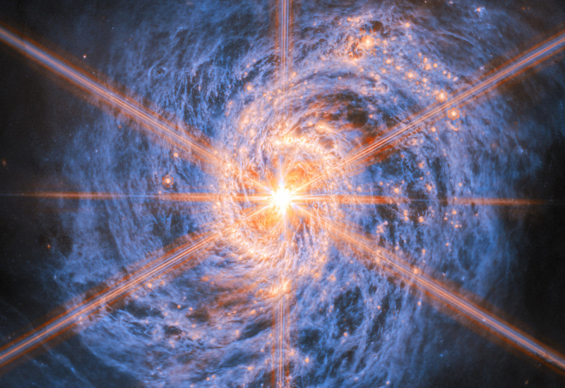 James Webb a découvert la galaxie Calmar, dont le noyau est incroyablement lumineux, dans la constellation de Chine.