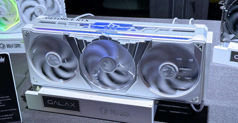 Galax a présenté le concept de la GeForce RTX 6090 Hall of Fame avec quatre ventilateurs et des cristaux Swarovski