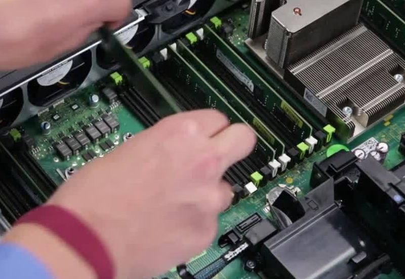 Au cours des cinq prochaines années, la demande de mémoire augmentera plus de 600 fois selon le directeur de Dell grâce à l’essor de l’intelligence artificielle.