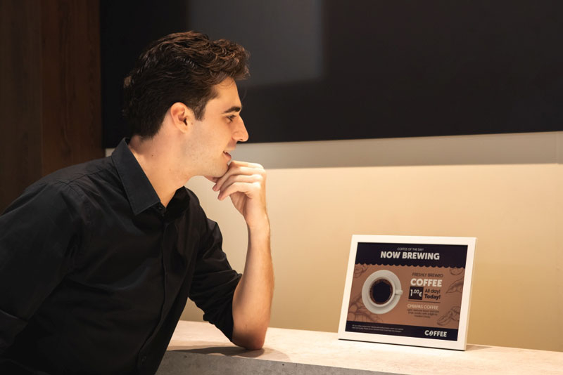 Samsung fait son entrée avec un écran unique en technologie E‑Ink à encres électroniques colorées, fabriqué à partir de phytoplancton.