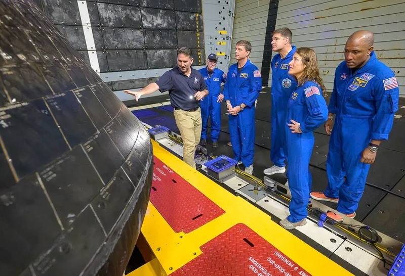 L'écran de protection thermique brillait : les astronautes d’Artemis II ont inspecté la capsule après son retour sur Terre