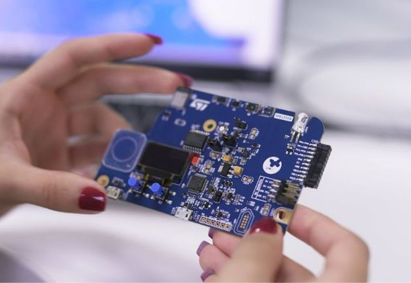 La Chine pourrait capturer jusqu’à 42 % du marché mondial des semi‑circuits de masse d’ici 2028 en utilisant l’intelligence artificielle.