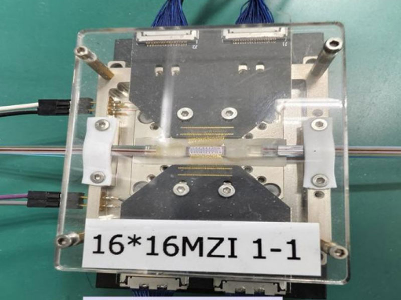 Les scientifiques chinois obligent les robots à penser instantanément, accélérant le développement de la photonics sur silicium