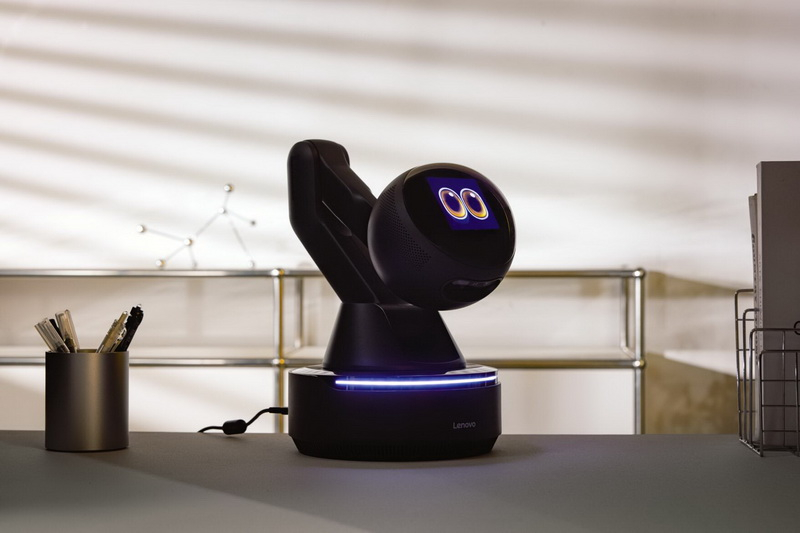 Lenovo a présenté une « sphère oculaire » — le prototype d’un robot assistant IA, Workmate, doté d’un module de projection intégré et d’intelligence artificielle.