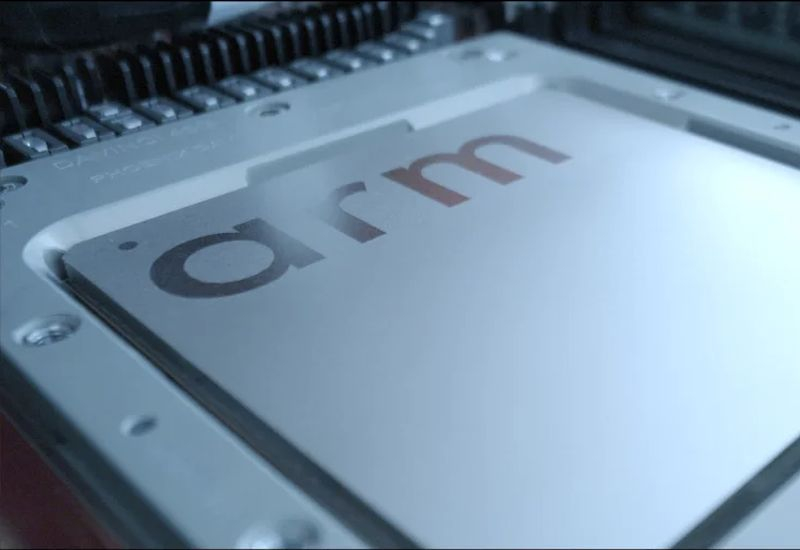 Arm génère déjà 15 % de revenus provenant des serveurs et prévoit de les tripler d'ici 2031.