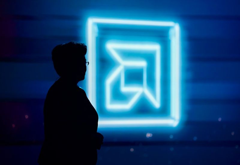 AMD a atteint une capitalisation boursière record de 454 milliards de dollars, dépassant Intel d’environ un tiers.