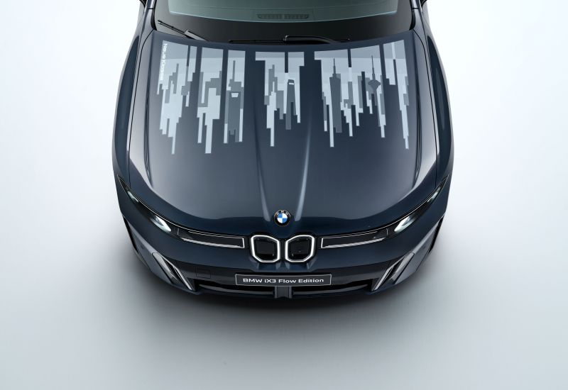 Le BMW iX3 Flow Edition présente un capot qui change de couleur grâce à la technologie des "encres électroniques".