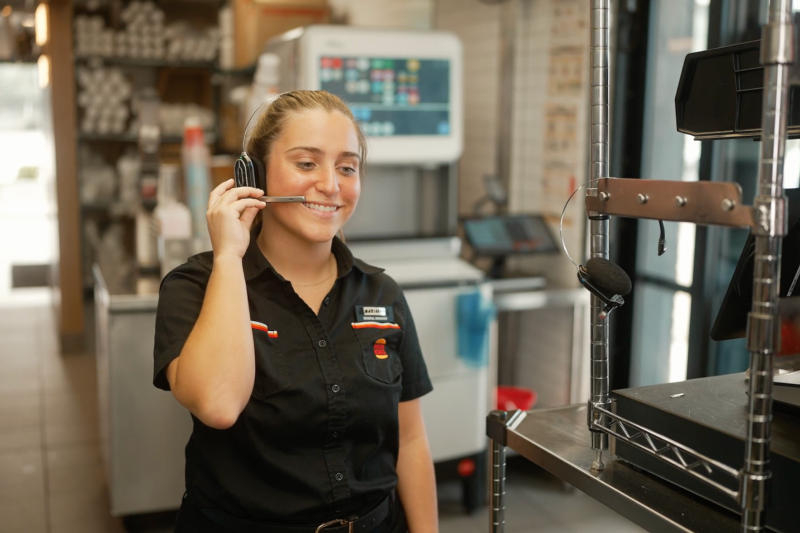 Burger King utilisera l’intelligence artificielle pour vérifier si le personnel prononce « s’il vous plaît » et « merci ».