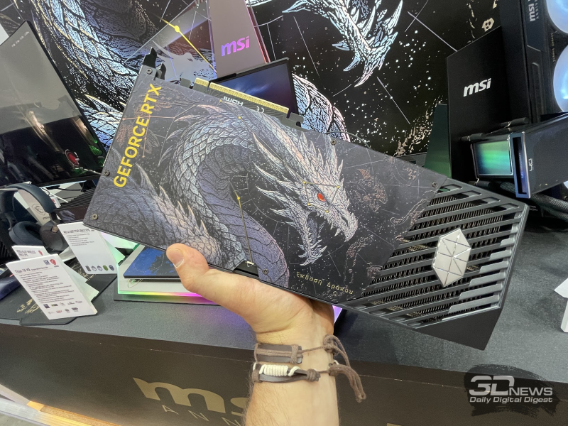 La MSI a présenté la GeForce RTX 5080 Suprim dans une version commémorative Draco Epic, avec un grand dragon sur le panneau arrière.