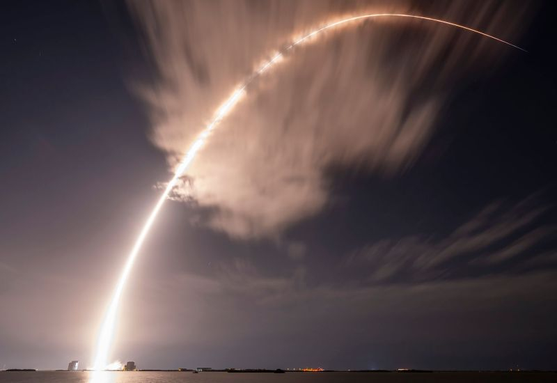 SpaceX participe à un appel d'offres fermé du Pentagone pour le développement d'une IA permettant de contrôler par la voix des essaims de drones.